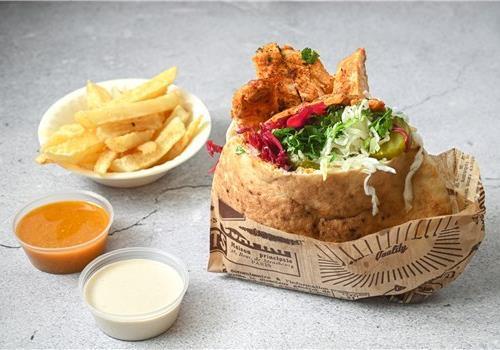 חזה עוף בפיתה