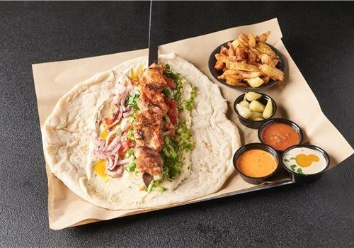 ארוחת שיפוד פרגית בפיתה / לאפה