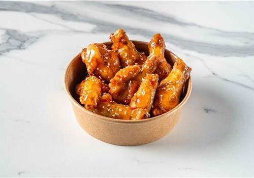 כנפיים גדול ברוטב