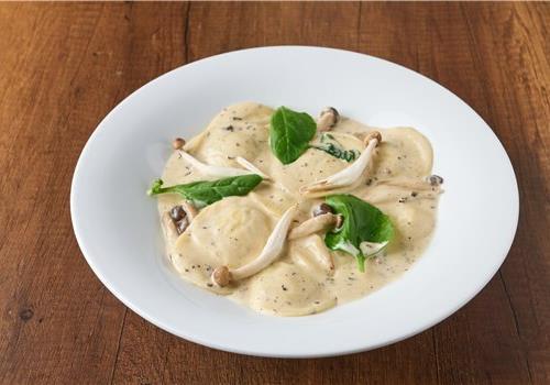 רביולי ריקוטה וכמהין