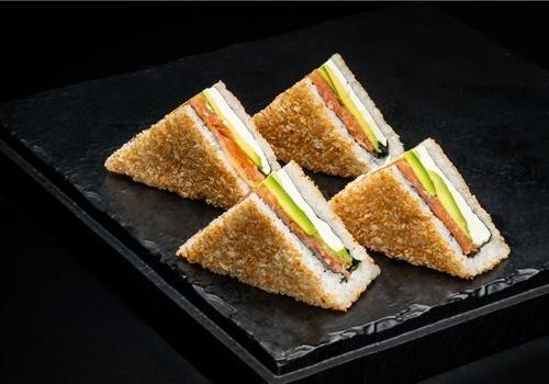 סנדוויץ' סלמון מעושן