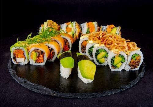 קומבינאצה פור טו - 18 יח' + 4 יח' סושי סנדוויץ'
