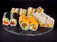 קומבינאצה מיקס - 24 יח' + 4 יח' סושי סנדוויץ'