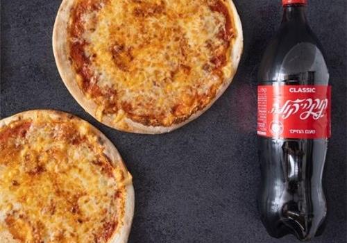 2 מגשים וקולה גדול