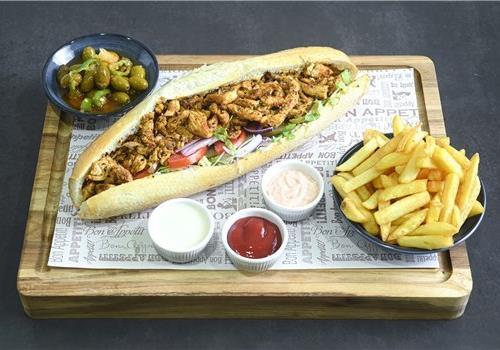 חזה עוף ברוטב + צ'יפס