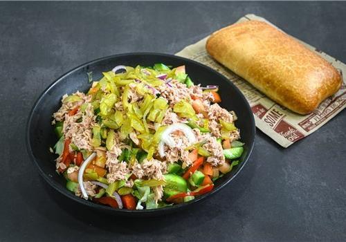 סלט טונה + ביצה קשה